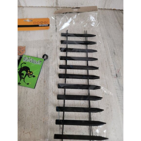 Miniature village Halloween scaredy cat sign fence accessory glitter unique - Picture 4 of 7